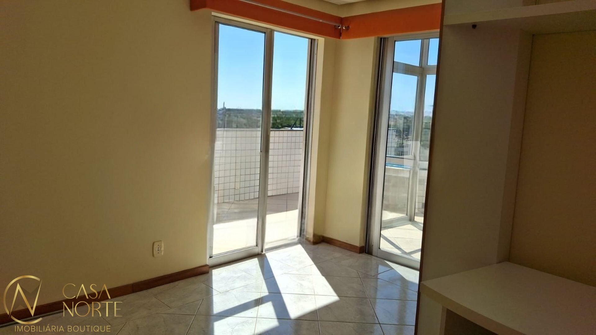 Cobertura à venda com 3 quartos, 185m², 1 suíte, 2 vagas, Avenida João Xxiii no bairro São Sebastião em Porto Alegre