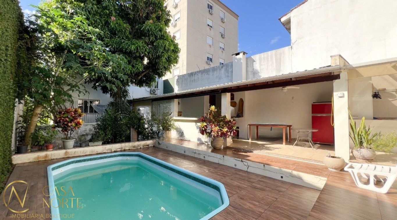Casa à venda com 3 quartos, 236m², 3 suítes, 4 vagas, Rua Paulo Setúbal no bairro Passo da Areia em Porto Alegre