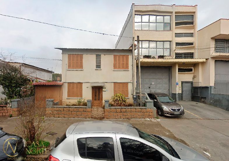 Casa à venda com 4 quartos, 250m², 2 suítes, 2 vagas, Avenida Berlim no bairro São Geraldo em Porto Alegre