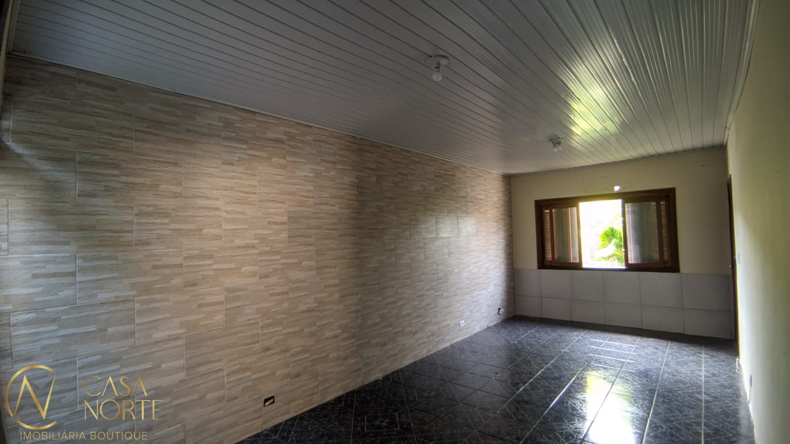 Casa à venda com 2 quartos, 133m², 3 vagas, Avenida Vinte e um de Abril no bairro Sarandi em Porto Alegre
