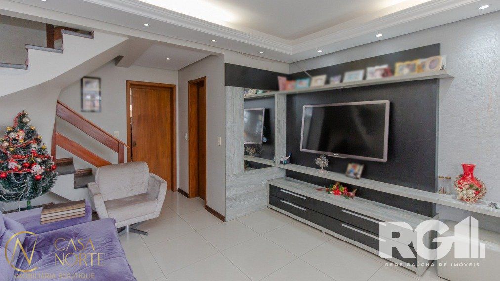 Casa à venda com 3 quartos, 210m², 1 suíte, 3 vagas, Rua Heitor Manganelli no bairro Jardim Itu em Porto Alegre
