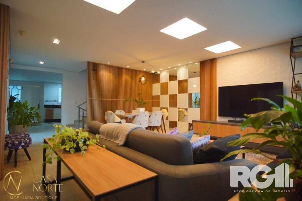 Casa à venda com 3 quartos, 304m², 3 suítes, 3 vagas, Rua Manágua no bairro Jardim Lindóia em Porto Alegre