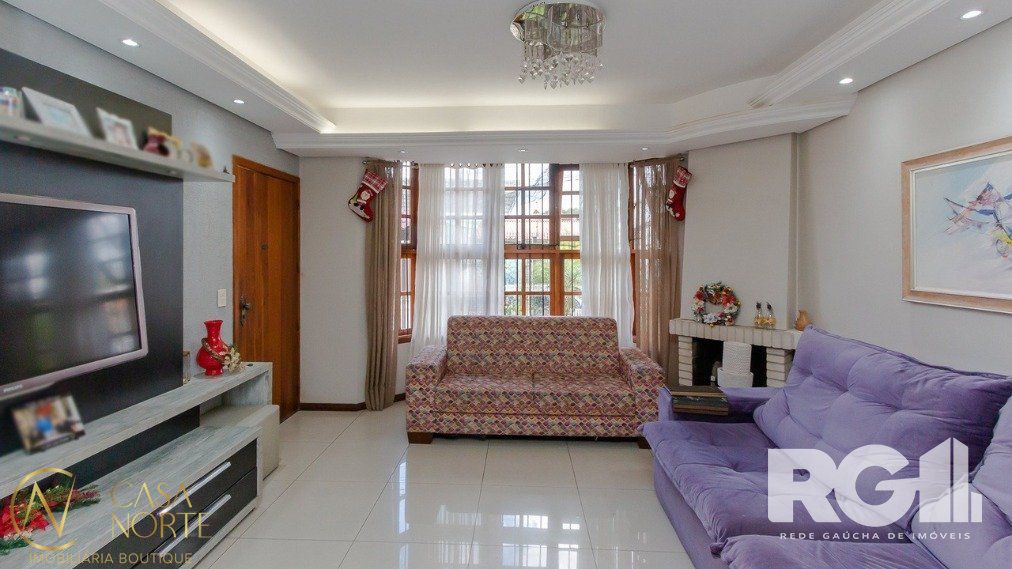 Casa à venda com 3 quartos, 210m², 1 suíte, 3 vagas, Rua Heitor Manganelli no bairro Jardim Itu em Porto Alegre