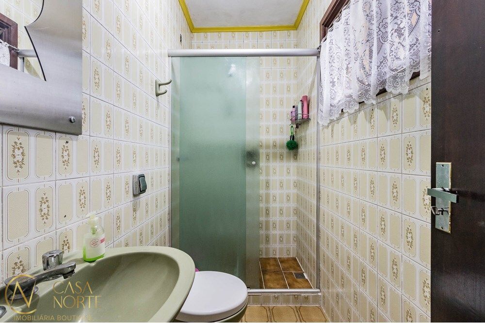 Casa à venda com 3 quartos, 329m², 1 suíte, 2 vagas, Bispo Sardinha no bairro Vila Ipiranga em Porto Alegre