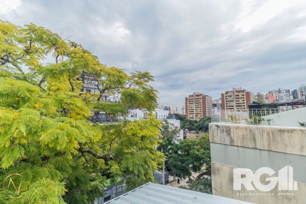 Cobertura à venda com 2 quartos, 97m², 1 suíte, 2 vagas, Rua Jaime Telles no bairro Petrópolis em Porto Alegre