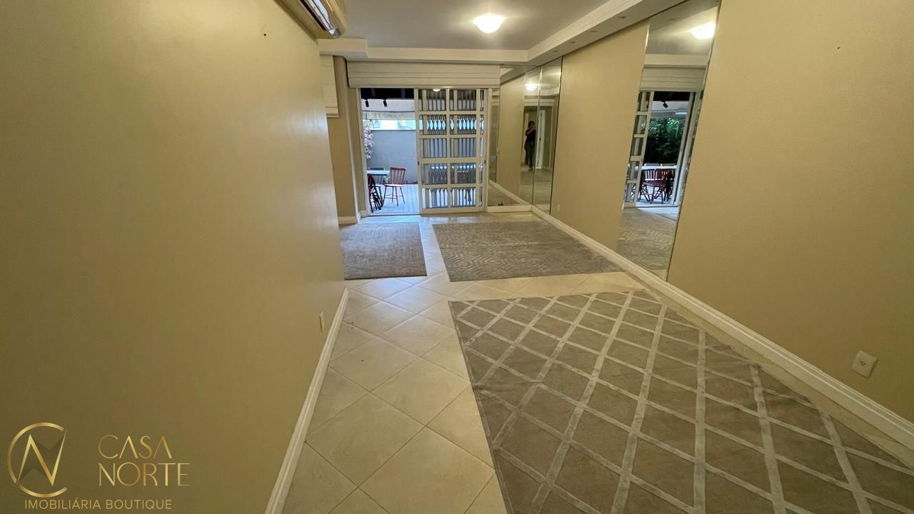 Casa de Condomínio à venda com 3 quartos, 284m², 3 suítes, 2 vagas, Rua São Leopoldo no bairro Chácara das Pedras em Porto Alegre