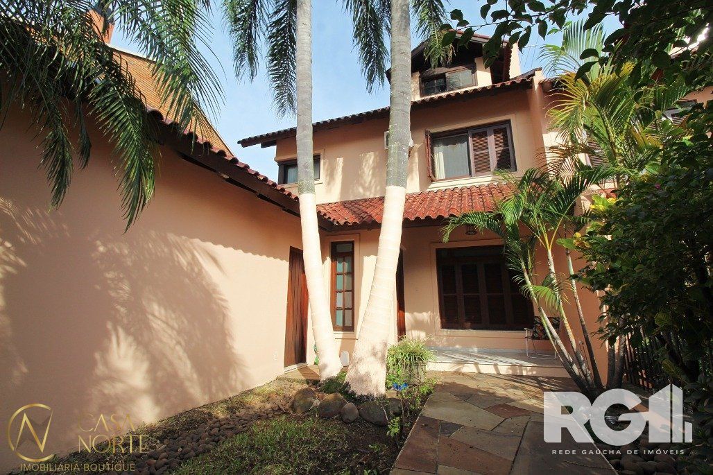 Casa à venda com 4 quartos, 381m², 1 suíte, 4 vagas, Rua Doutor Barbosa Gonçalves no bairro Chácara das Pedras em Porto Alegre