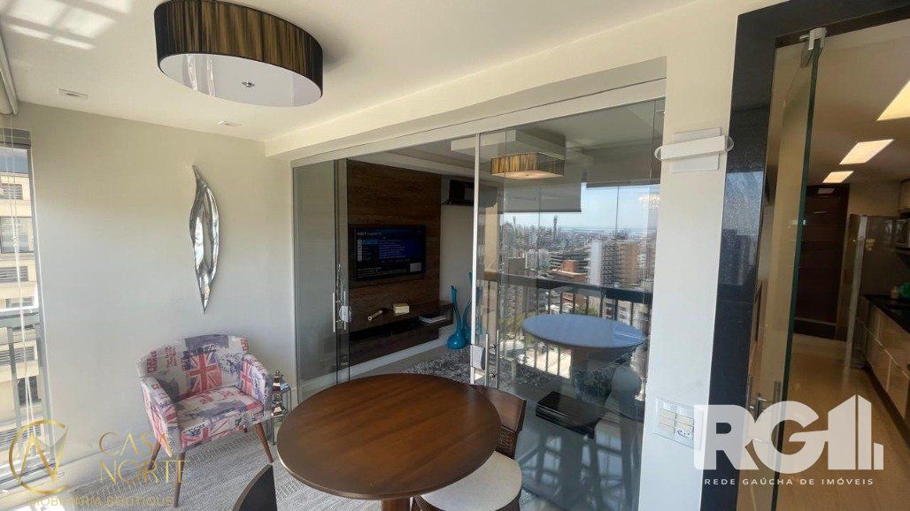 Apartamento à venda com 2 quartos, 86m², 1 suíte, 1 vaga, Avenida Luiz Manoel Gonzaga no bairro Três Figueiras em Porto Alegre