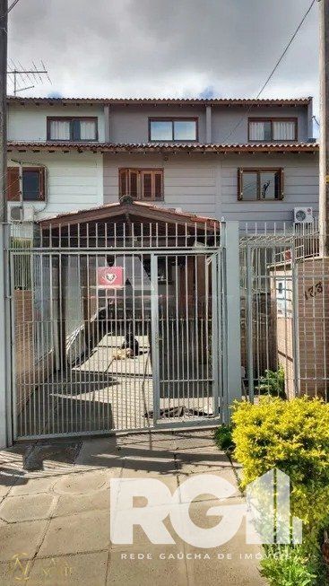 Casa à venda com 3 quartos, 90m², 1 suíte, 2 vagas, Rua Carlos de Britto Velho no bairro Parque Santa Fé em Porto Alegre