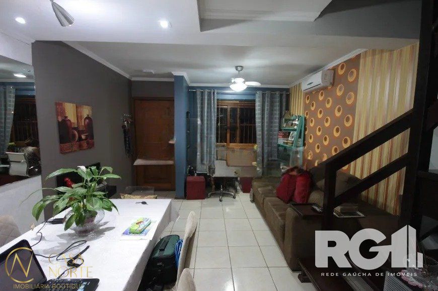 Casa à venda com 3 quartos, 90m², 1 suíte, 2 vagas, Rua Carlos de Britto Velho no bairro Parque Santa Fé em Porto Alegre