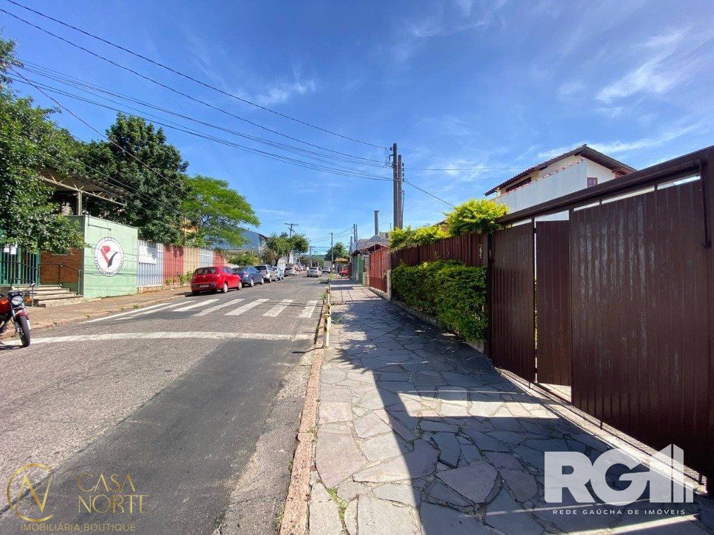 Casa à venda com 3 quartos, 100m², 1 suíte, 6 vagas, Rua Ana Aurora do Amaral Lisboa no bairro Passo das Pedras em Porto Alegre