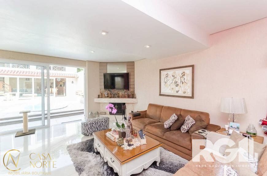 Casa à venda com 5 quartos, 404m², 3 suítes, 4 vagas, Rua Fernando Abbott no bairro Cristo Redentor em Porto Alegre