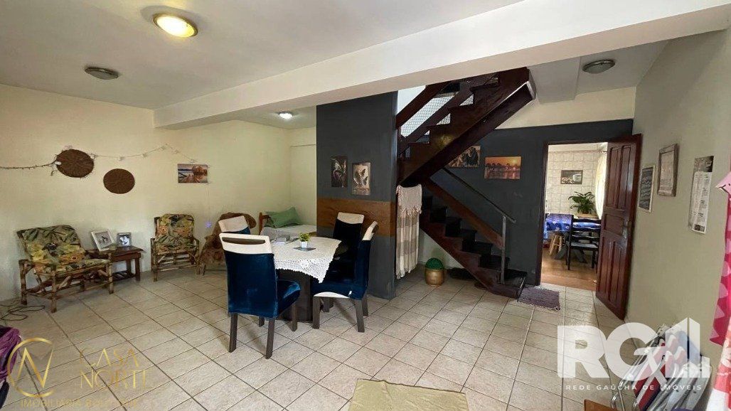 Casa à venda com 3 quartos, 450m², 1 suíte, 2 vagas, Rua Bogotá no bairro Jardim Lindóia em Porto Alegre