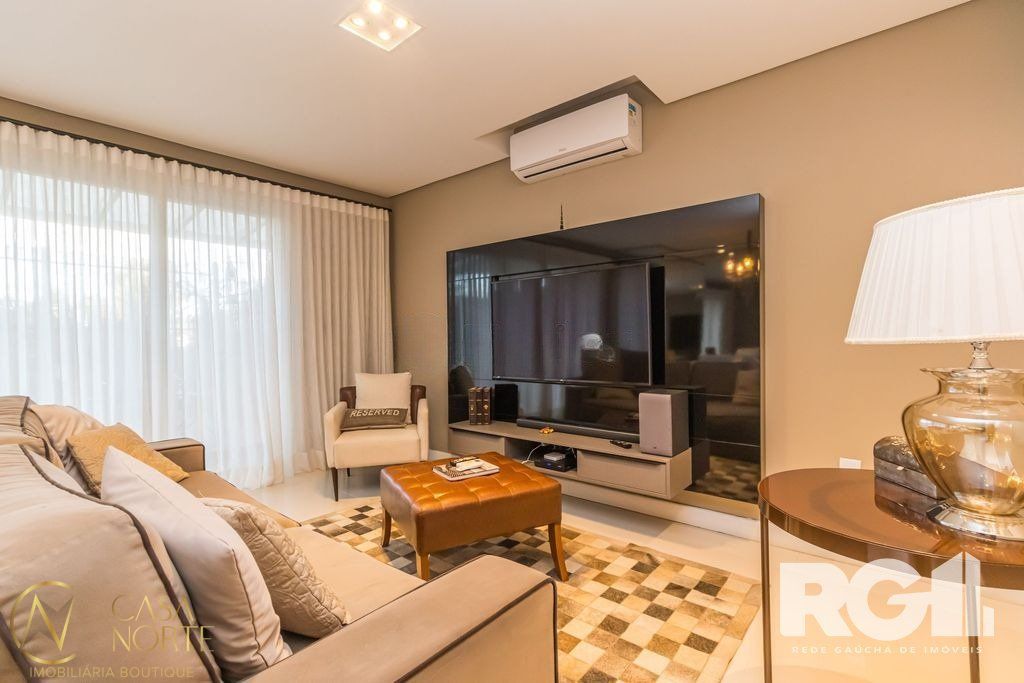 Casa de Condomínio à venda com 3 quartos, 208m², 1 suíte, 2 vagas, Rua Paulo Madureira Coelho no bairro Morro Santana em Porto Alegre