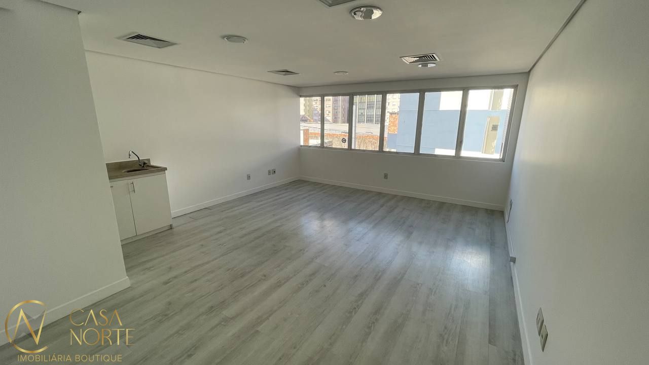 Sala Comercial à venda com 1 quarto, 29m², 1 vaga, Rua Washington Luiz no bairro Centro Histórico em Porto Alegre