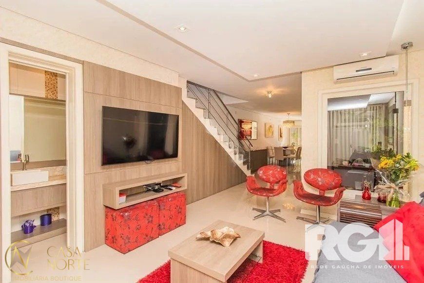 Casa à venda com 3 quartos, 204m², 2 suítes, 3 vagas, Rua Leite de Castro no bairro Jardim Planalto em Porto Alegre