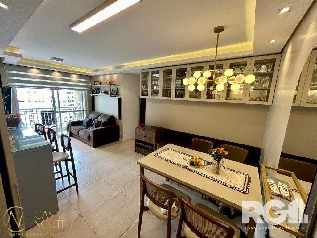 Apartamento à venda com 3 quartos, 74m², 1 suíte, 2 vagas, Avenida Benno Mentz no bairro Vila Ipiranga em Porto Alegre