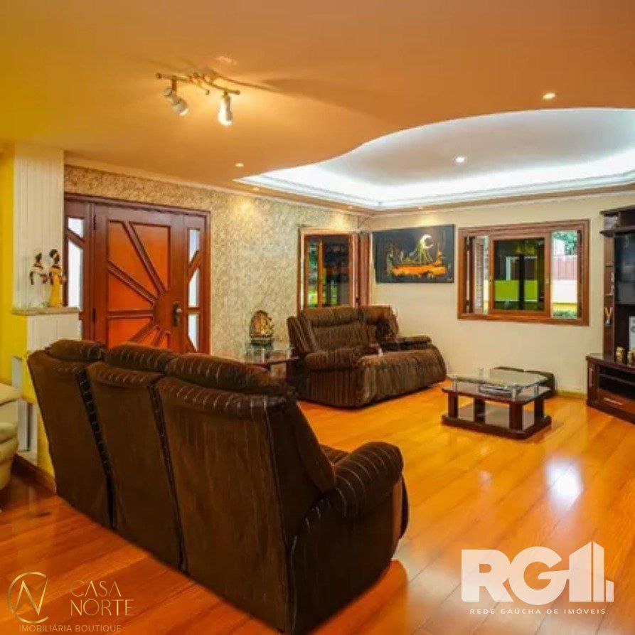 Casa à venda com 4 quartos, 530m², 3 suítes, 3 vagas, Rua Maria Elaine Wotter no bairro Parque Santa Fé em Porto Alegre