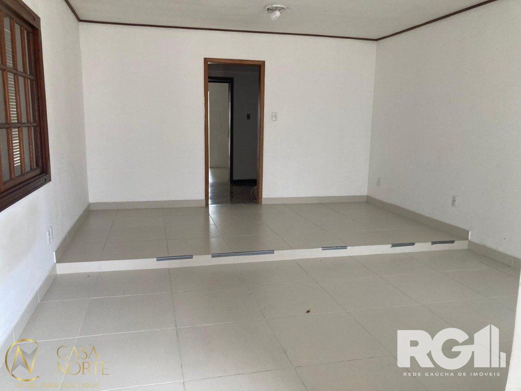 Casa à venda com 3 quartos, 425m², 1 suíte, 3 vagas, Rua General Pedro Bittencourt no bairro Passo da Areia em Porto Alegre