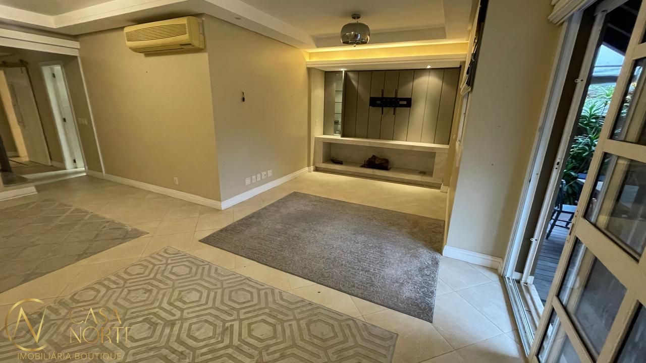 Casa de Condomínio à venda com 3 quartos, 284m², 3 suítes, 2 vagas, Rua São Leopoldo no bairro Chácara das Pedras em Porto Alegre