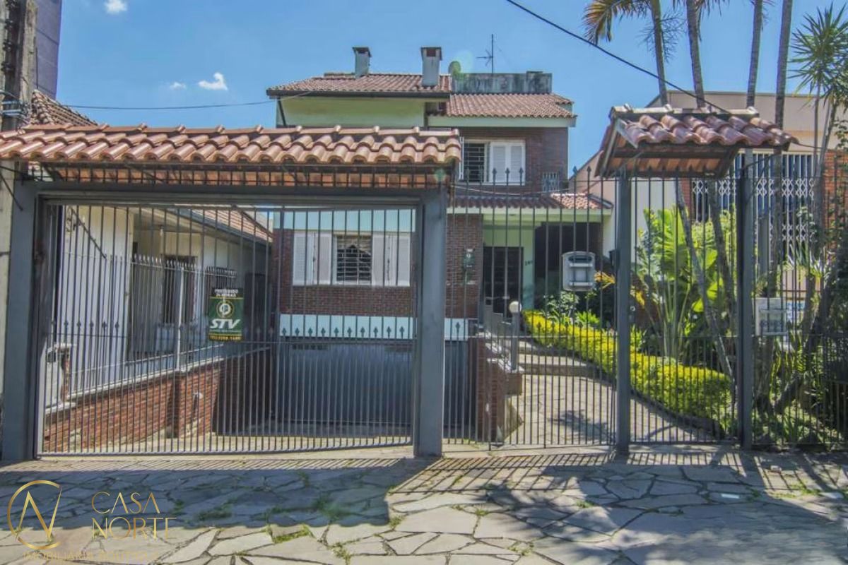 Casa à venda com 3 quartos, 400m², 3 suítes, 5 vagas, Rua Edmundo Bastian no bairro Cristo Redentor em Porto Alegre
