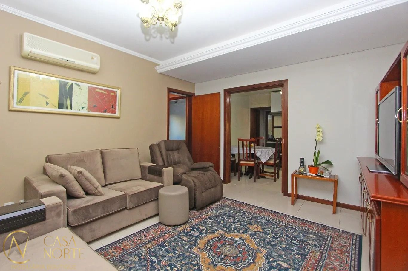 Casa à venda com 5 quartos, 192m², 2 suítes, 5 vagas, Rua Roque Calage no bairro Passo da Areia em Porto Alegre