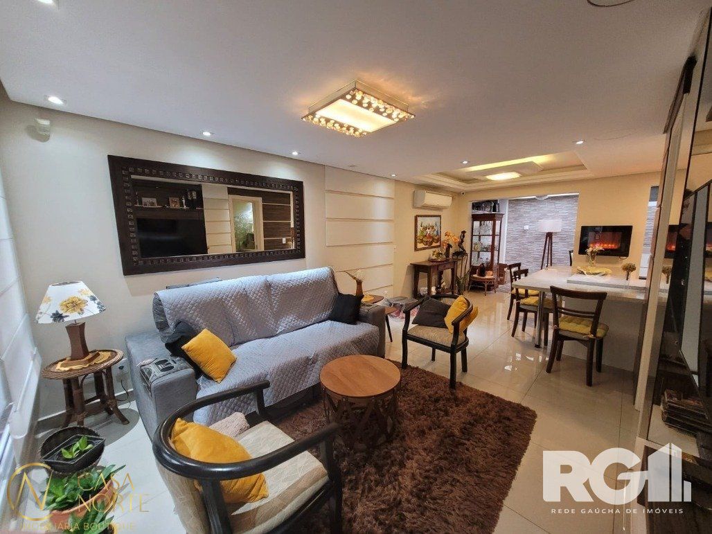 Casa de Condomínio à venda com 2 quartos, 151m², 1 suíte, 2 vagas, Rua Coronel José Rodrigues Sobral no bairro Partenon em Porto Alegre
