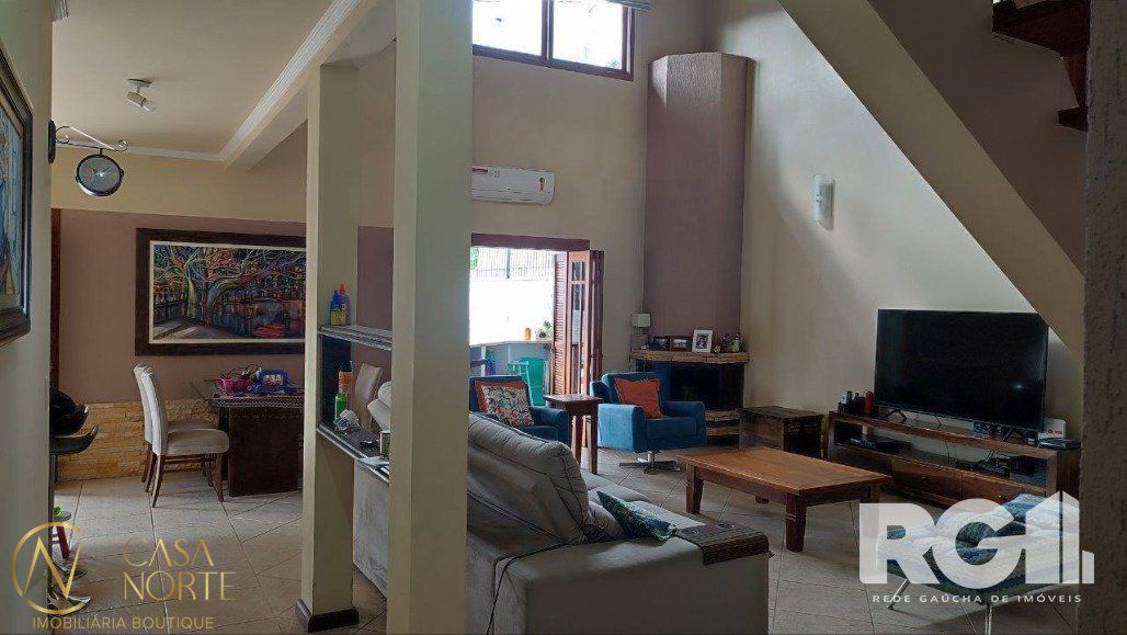 Casa à venda com 3 quartos, 262m², 1 suíte, 3 vagas, Rua Paulo Madureira Coelho no bairro Morro Santana em Porto Alegre