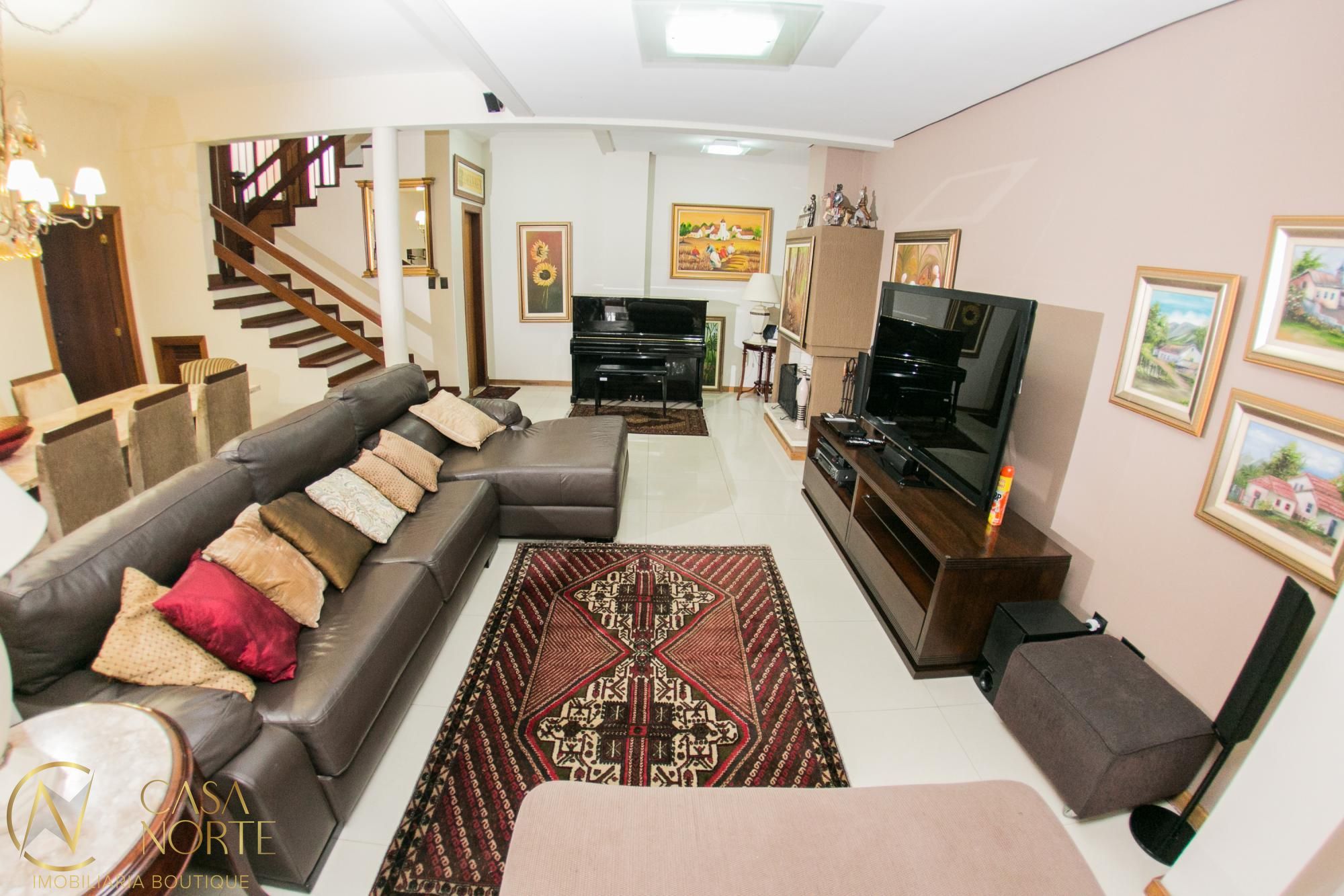 Casa de Condomínio à venda com 6 quartos, 520m², 2 suítes, 4 vagas, Rua Gustavo Schmidt no bairro Três Figueiras em Porto Alegre
