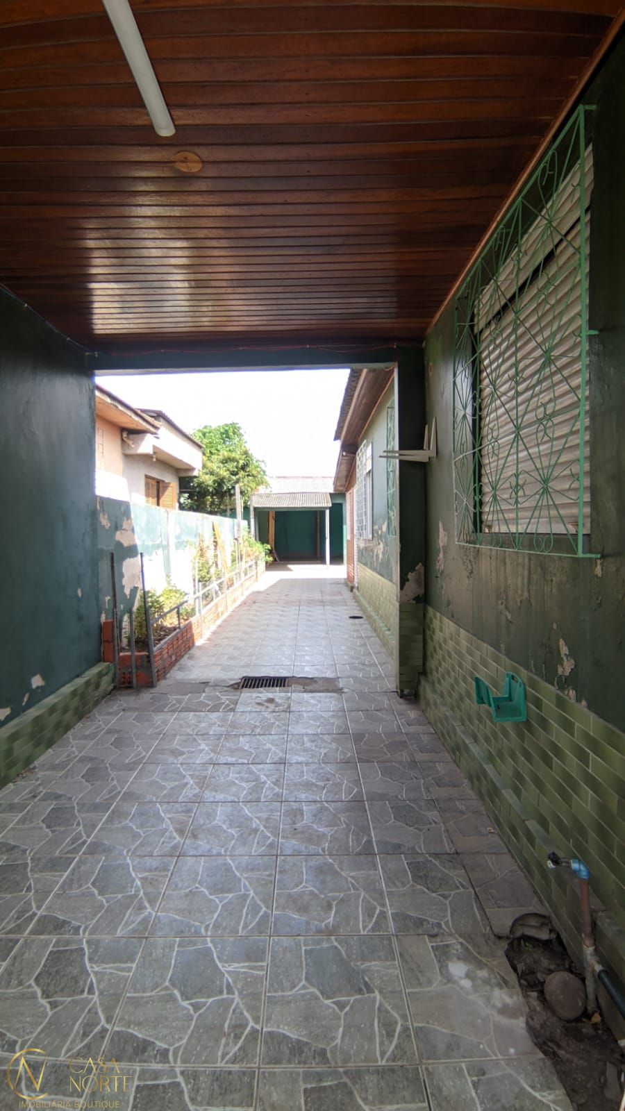 Casa à venda com 2 quartos, 133m², 3 vagas, Avenida Vinte e um de Abril no bairro Sarandi em Porto Alegre