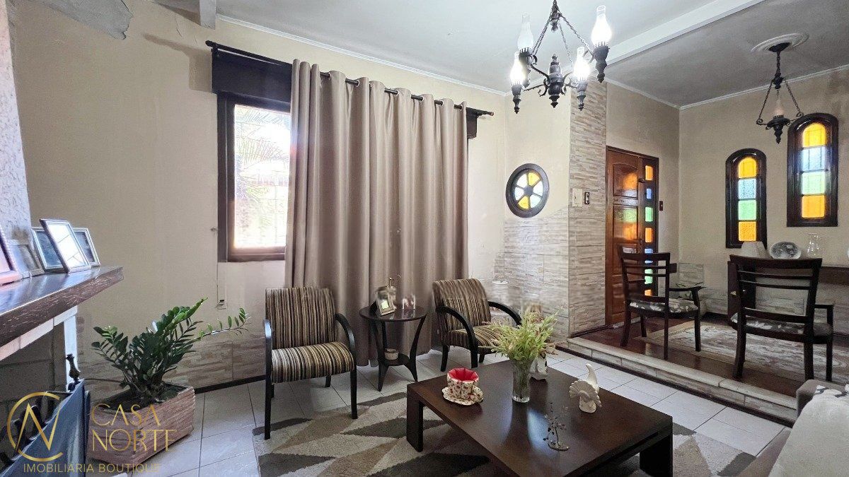 Casa à venda com 4 quartos, 240m², 1 suíte, 3 vagas, Rua Joaquim Silveira no bairro São Sebastião em Porto Alegre