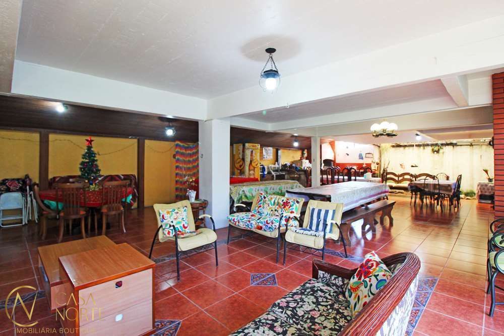 Casa à venda com 4 quartos, 458m², 1 suíte, 2 vagas, Capitão Pedro Werlang no bairro Partenon em Porto Alegre