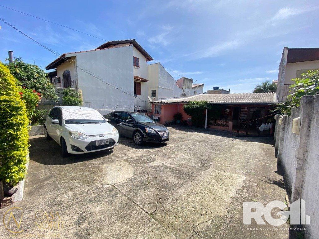 Casa à venda com 3 quartos, 100m², 1 suíte, 6 vagas, Rua Ana Aurora do Amaral Lisboa no bairro Passo das Pedras em Porto Alegre