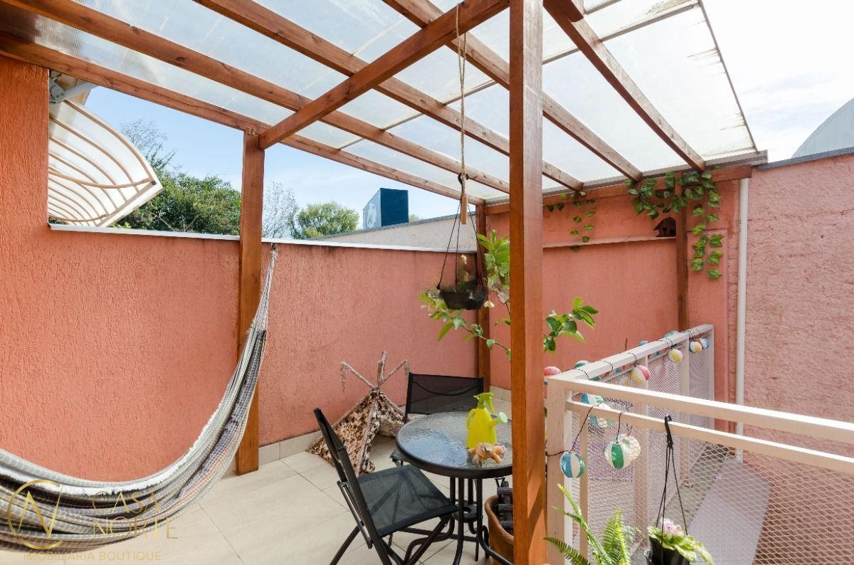Casa de Condomínio à venda com 3 quartos, 173m², 1 suíte, 2 vagas, Avenida Coronel Marcos no bairro Pedra Redonda em Porto Alegre