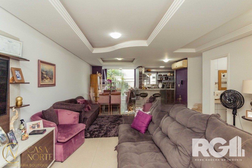 Casa de Condomínio à venda com 5 quartos, 250m², 2 suítes, 2 vagas, Avenida Ecoville no bairro Sarandi em Porto Alegre