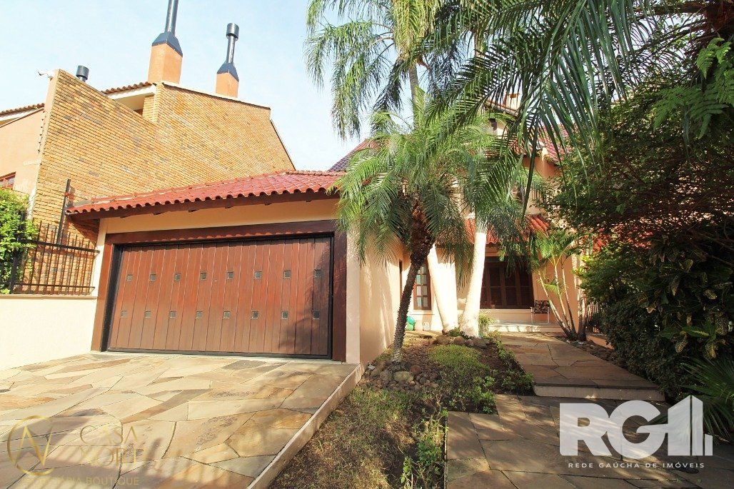 Casa à venda com 4 quartos, 381m², 1 suíte, 4 vagas, Rua Doutor Barbosa Gonçalves no bairro Chácara das Pedras em Porto Alegre