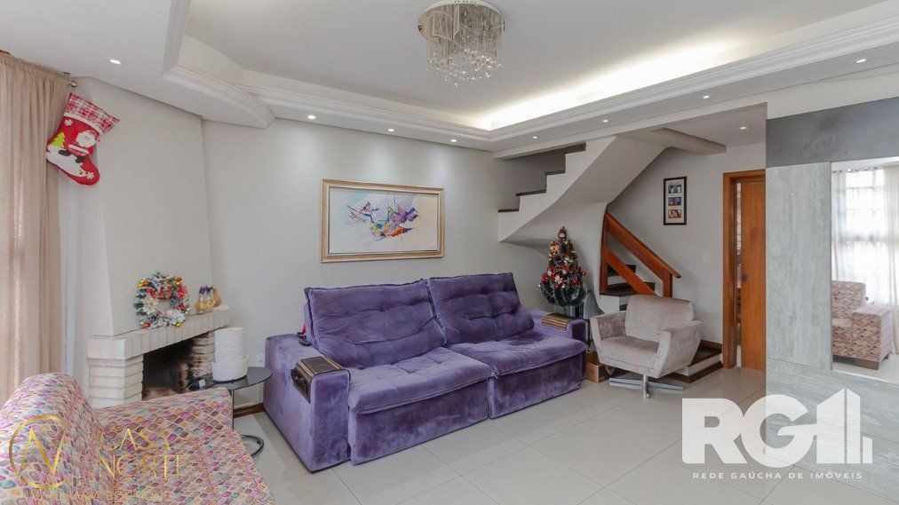 Casa à venda com 3 quartos, 210m², 1 suíte, 3 vagas, Rua Heitor Manganelli no bairro Jardim Itu em Porto Alegre