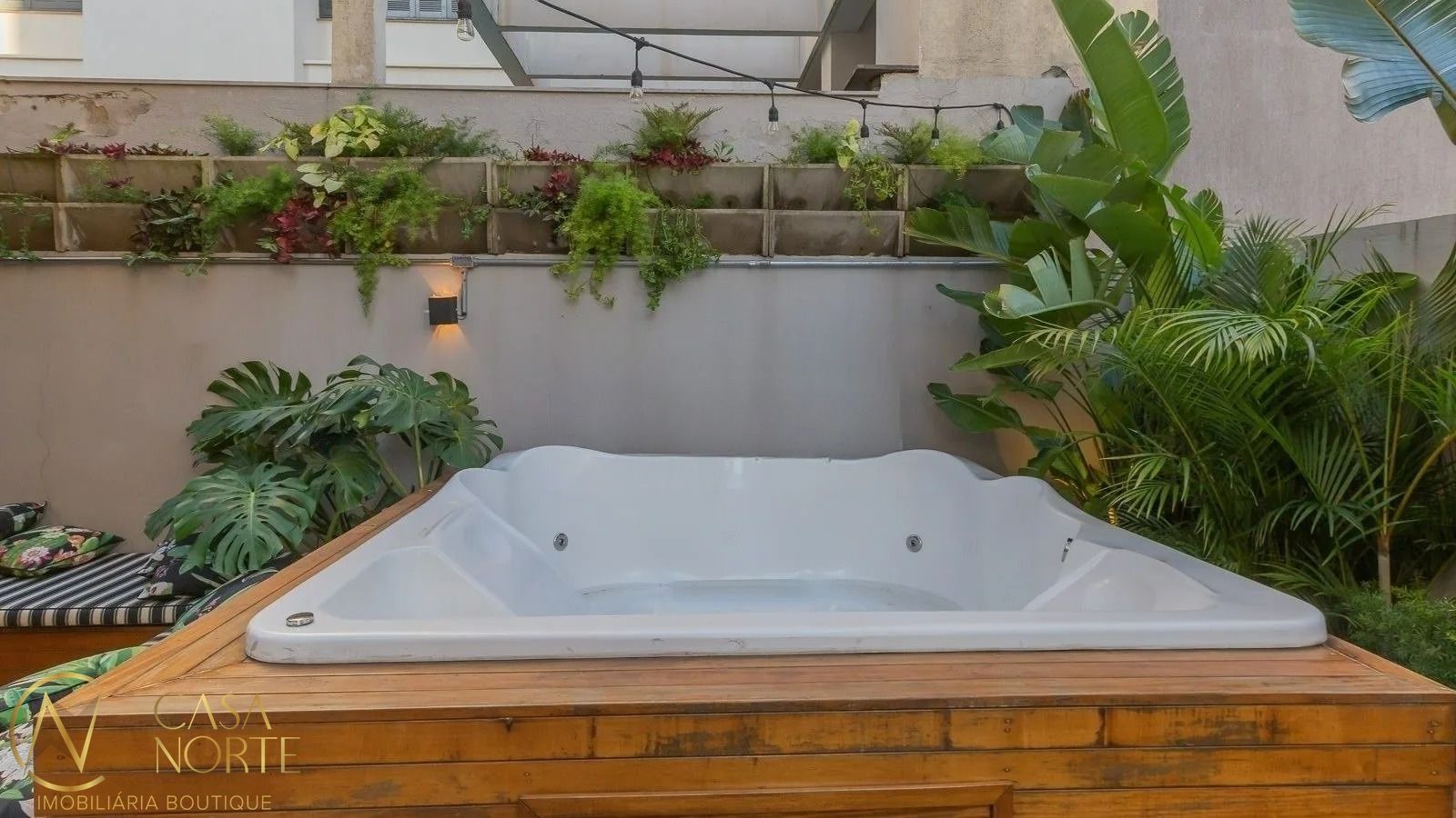 Apartamento Garden à venda com 2 quartos, 162m², 1 suíte, 2 vagas, Avenida Lageado no bairro Petrópolis em Porto Alegre