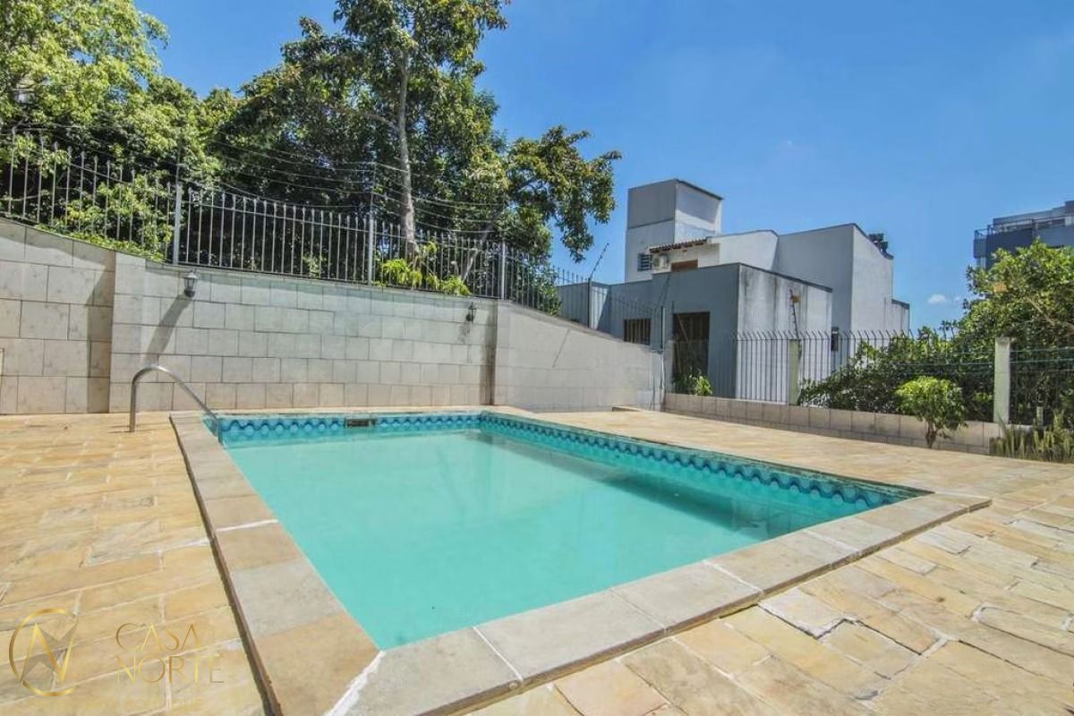 Casa à venda com 3 quartos, 400m², 3 suítes, 5 vagas, Rua Edmundo Bastian no bairro Cristo Redentor em Porto Alegre