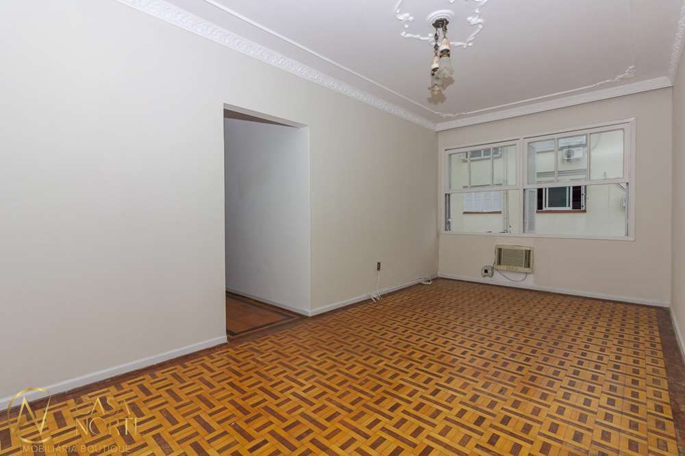 Apartamento à venda com 3 quartos, 99m², 1 vaga, Adriano Ribeiro no bairro Menino Deus em Porto Alegre