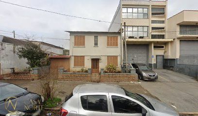 Casa à venda com 4 quartos, 250m², 2 suítes, 2 vagas, Avenida Berlim no bairro São Geraldo em Porto Alegre