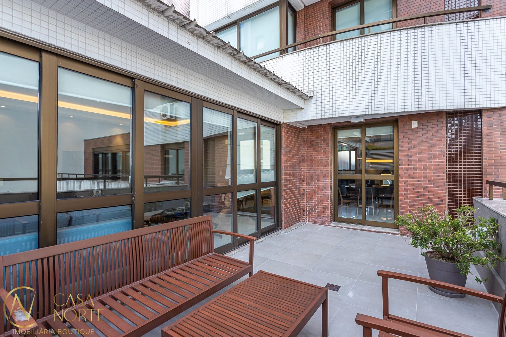 Apartamento Garden à venda com 3 quartos, 181m², 2 suítes, 2 vagas, Avenida Mariland no bairro Auxiliadora em Porto Alegre