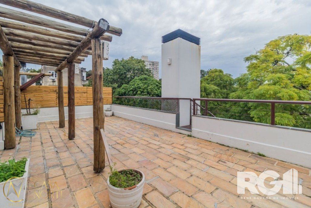 Cobertura à venda com 2 quartos, 97m², 1 suíte, 2 vagas, Rua Jaime Telles no bairro Petrópolis em Porto Alegre