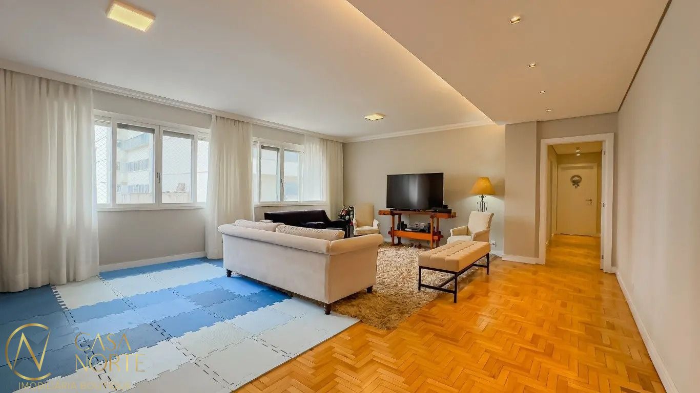 Apartamento à venda com 3 quartos, 169m², 2 suítes, 1 vaga, Rua Garibaldi no bairro Independência em Porto Alegre