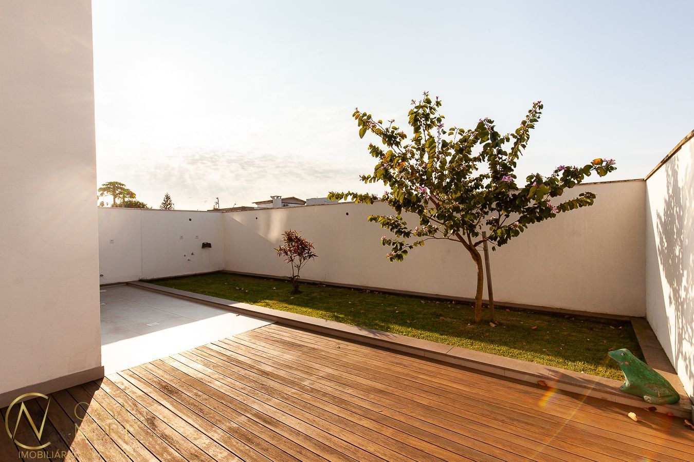 Apartamento Garden à venda com 3 quartos, 215m², 1 suíte, 2 vagas, Rua Miracema no bairro Chácara das Pedras em Porto Alegre