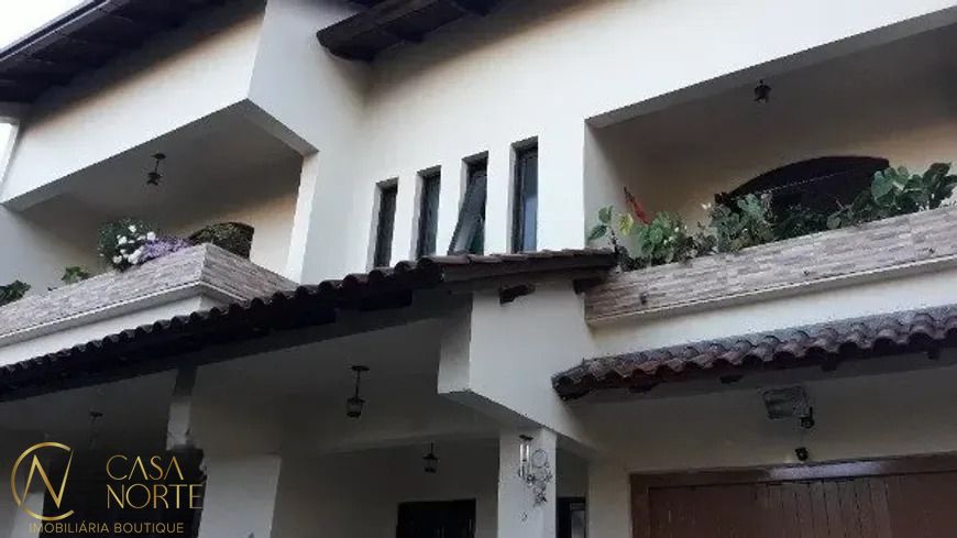 Casa à venda com 4 quartos, 364m², 1 suíte, 3 vagas, Rua Doutor José Éboli no bairro Jardim Itu em Porto Alegre