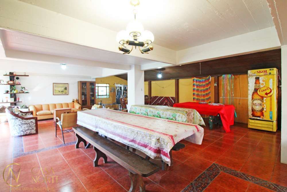 Casa à venda com 4 quartos, 458m², 1 suíte, 2 vagas, Capitão Pedro Werlang no bairro Partenon em Porto Alegre