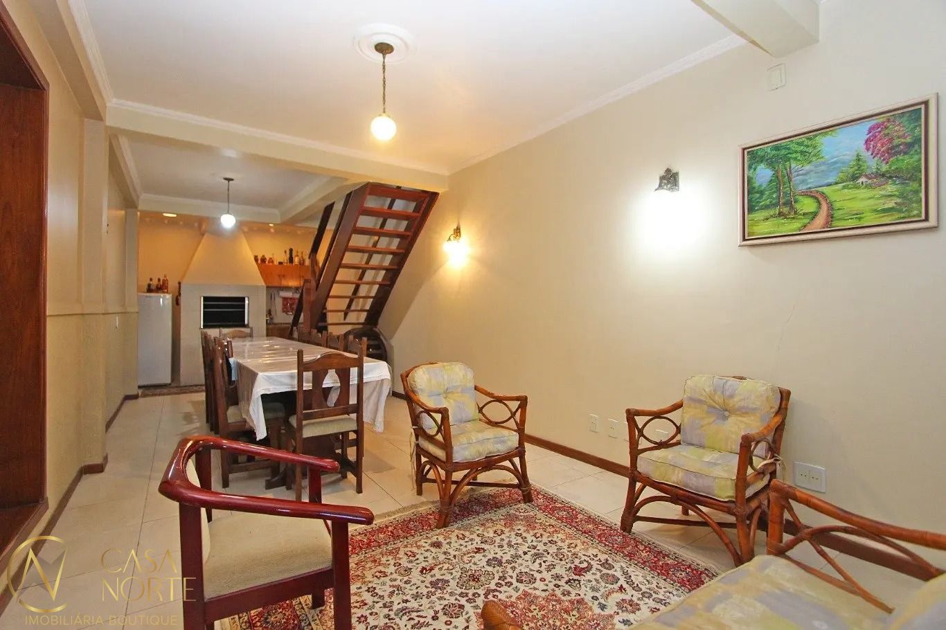 Casa à venda com 5 quartos, 192m², 2 suítes, 5 vagas, Rua Roque Calage no bairro Passo da Areia em Porto Alegre