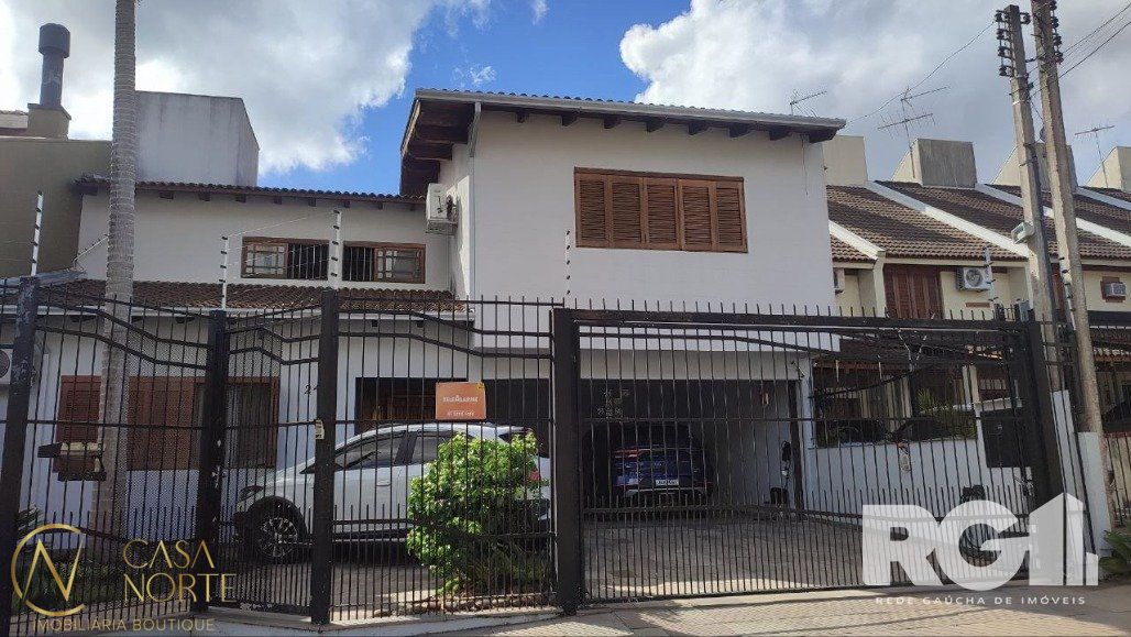 Casa à venda com 3 quartos, 262m², 1 suíte, 3 vagas, Rua Paulo Madureira Coelho no bairro Morro Santana em Porto Alegre