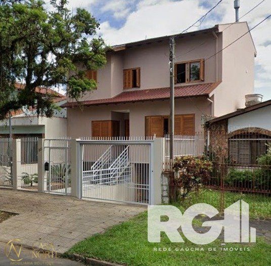 Casa à venda com 4 quartos, 406m², 1 suíte, 5 vagas, Rua Vinte e Quatro de Agosto no bairro Jardim Sabará em Porto Alegre